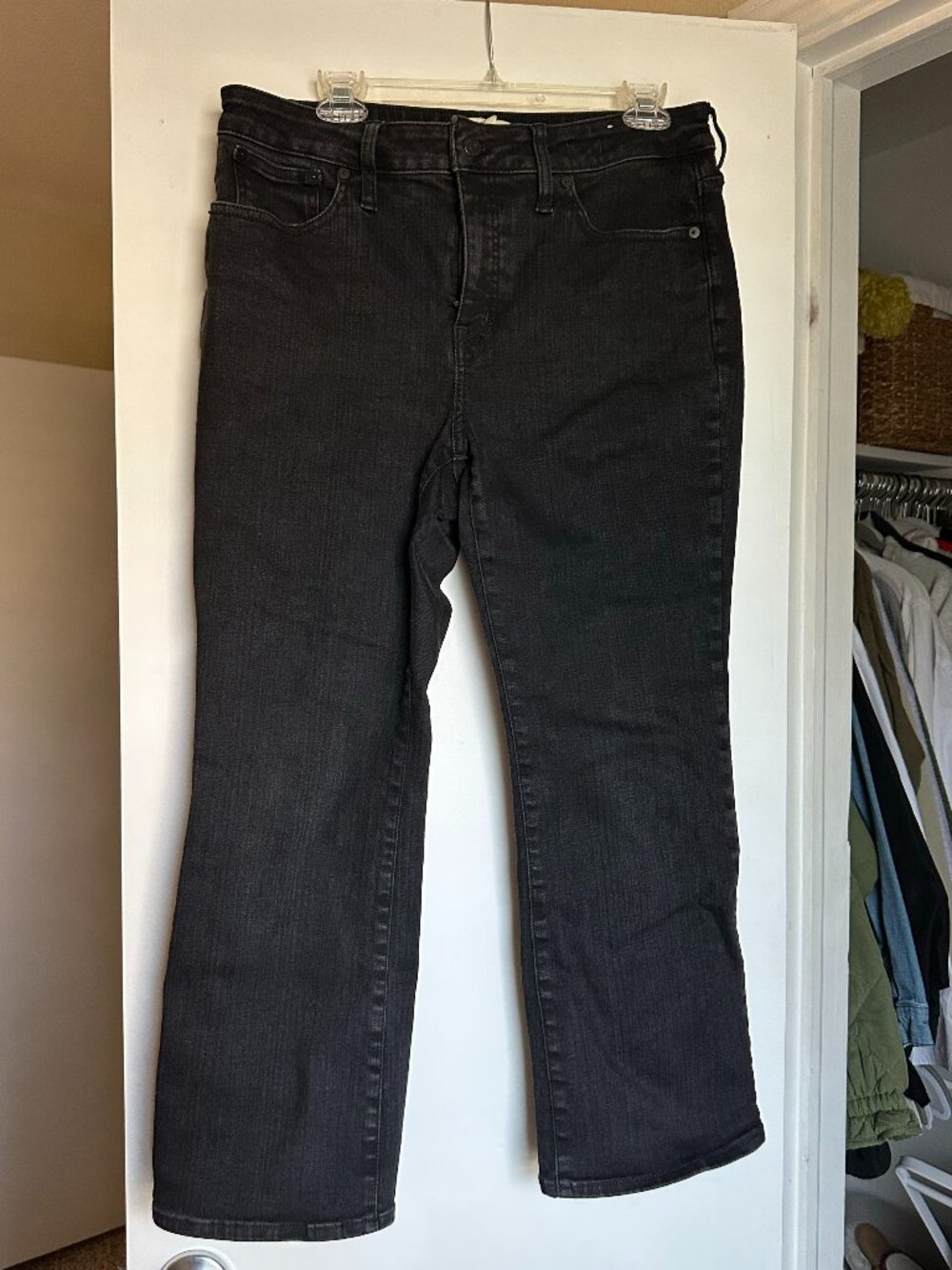 Size 31 Madewell Curvy Kick Out Crop Jean in Black wash